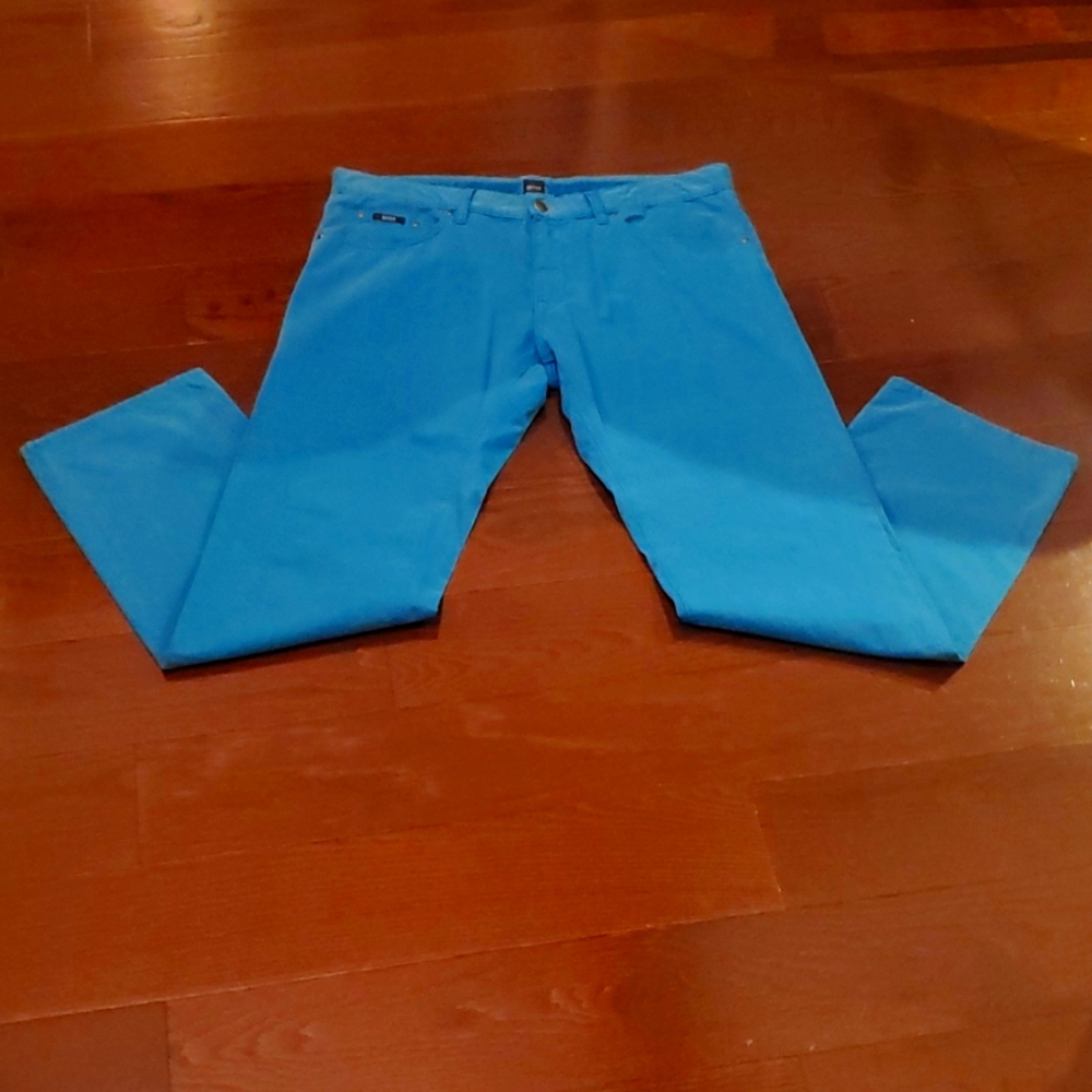 NWOT HUGO BOSS Chinos size 36/32.